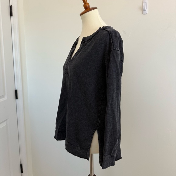 Anthropologie Pilcro Split Hem Acid Washed Black V-Neck Top Size Medium Boho - Picture 3 of 11
